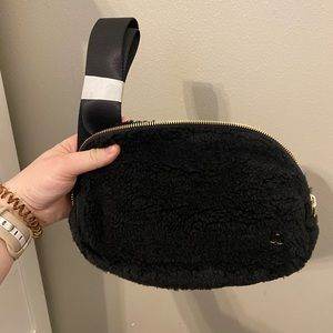 Lululemon Sherpa belt bag